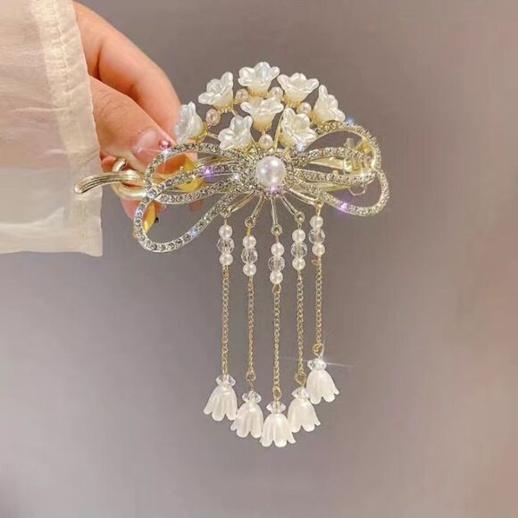 ✨🆕✨ Romantic Elegant Gold Pearl Lily Flower Tassel Hair Clip Pin 🎀✨ - Picture 4 of 9